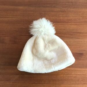 - UGG Genuine Shearling Sheepskin Pom Pom Beanie Hat L/XL